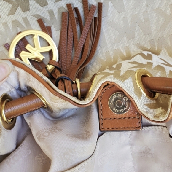 Michael Kors Signature Canvas & Leather Brown Cream EW Ring Tassel Shoul… - Picture 15 of 16